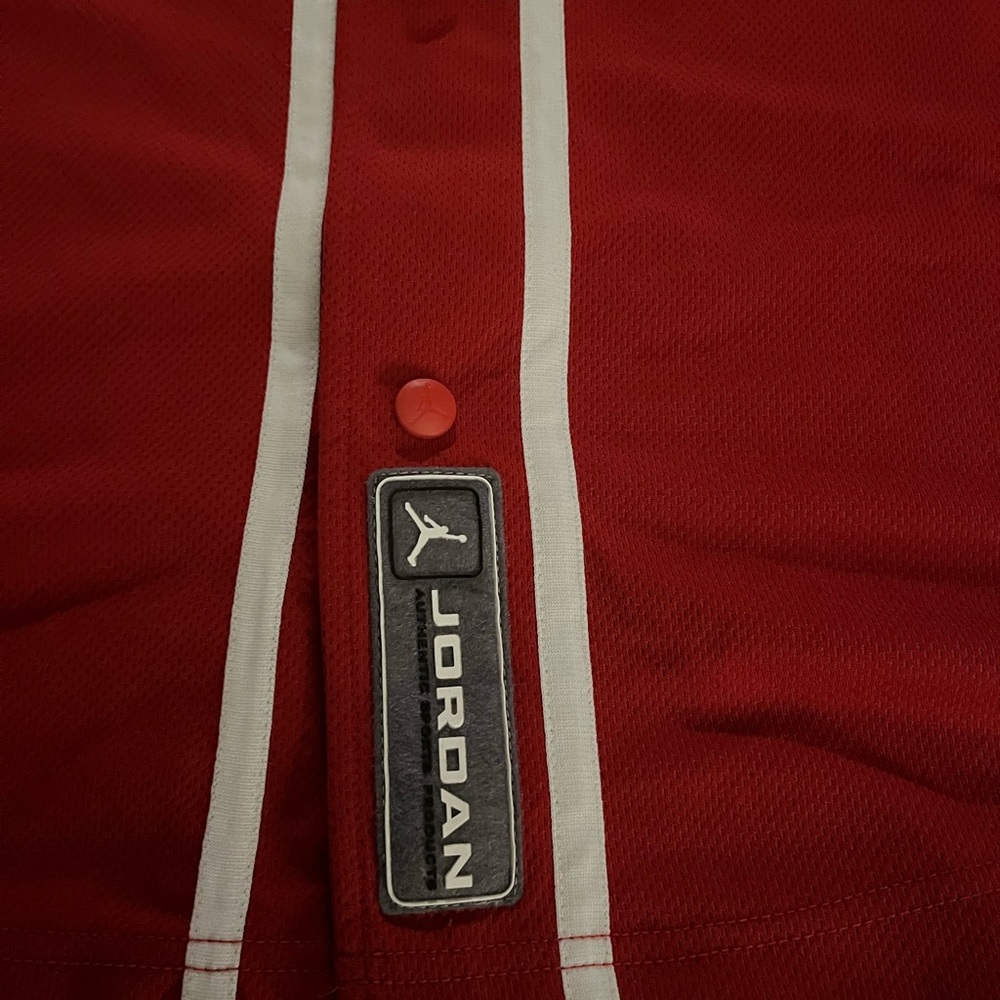 SPORTS TOP. - Picture 5 of 6